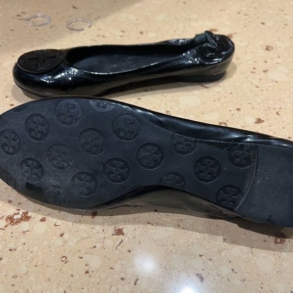 Tory Burch patent leather flats. Used but in very good condition. - Picture 2 of 3
